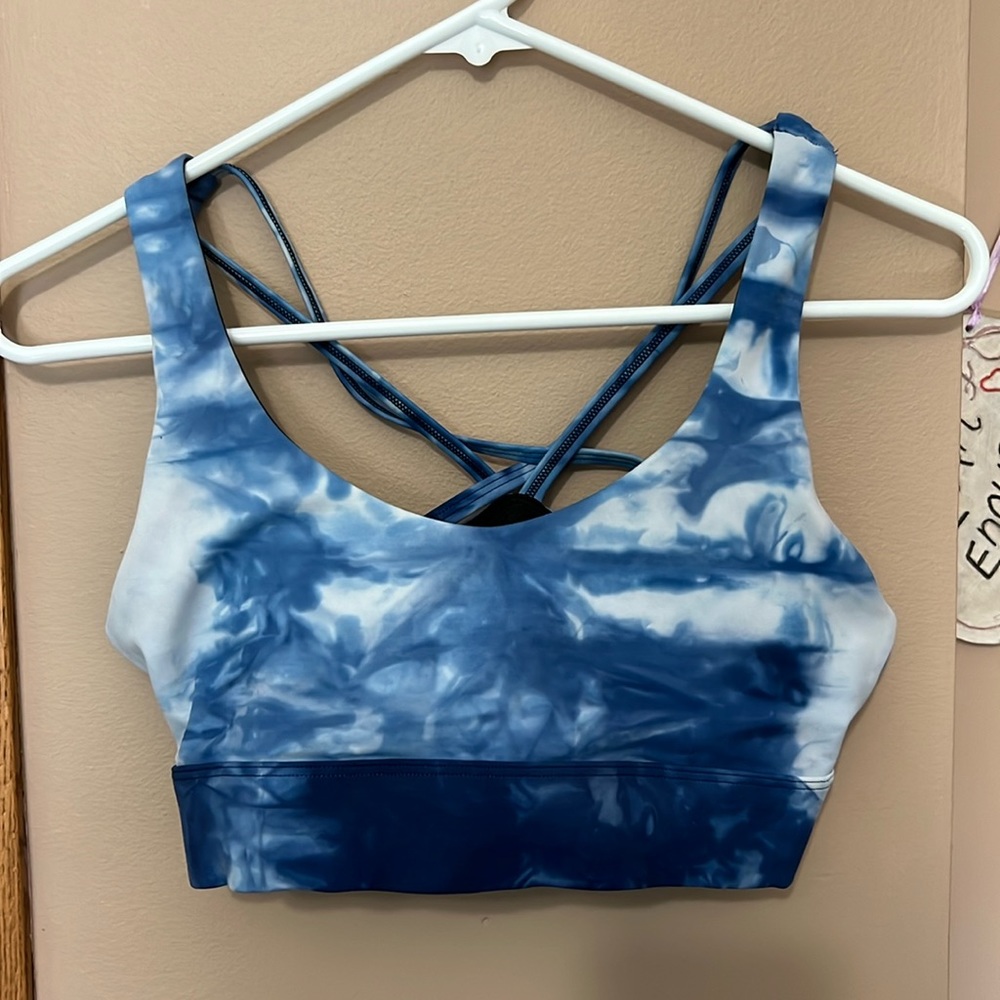 Zyia active criss cross back athletic bra with removable pads. Size medium ❤️